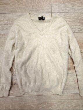 AND Men's V-Neck Sweater in Cream